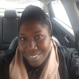 Meet your Posher, Roxanne